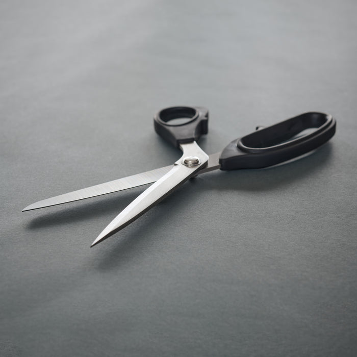 Dressmaking shears that are nine and a half inches in length.